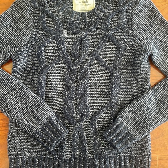 COPY - Abercrombie & Fitch Blue Slim Rib Cable Knit Crewneck Sweater - Picture 6 of 13